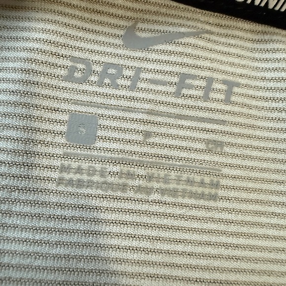 Nike Women's Dri-FIT Top Swift UV Long-Sleeve Running, Sz S - Picture 7 of 8